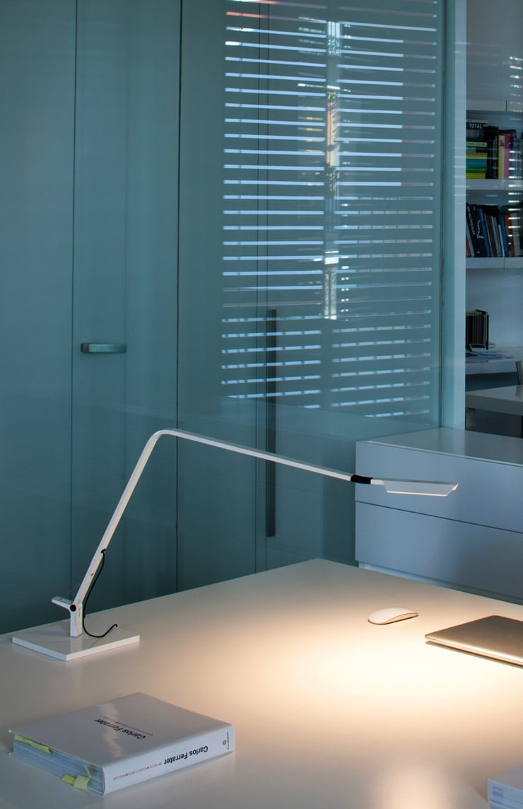 Lampa birou flexibila Vibia, model Flex