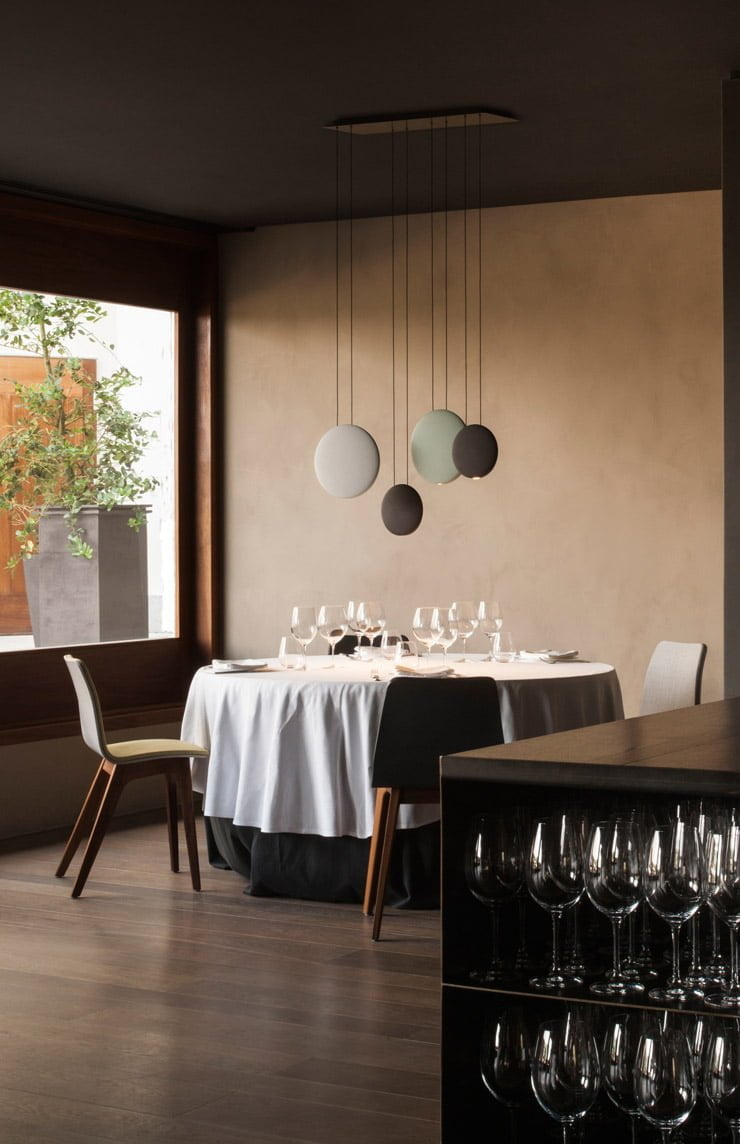 Lampi suspendate decorative restaurant de la Vibia