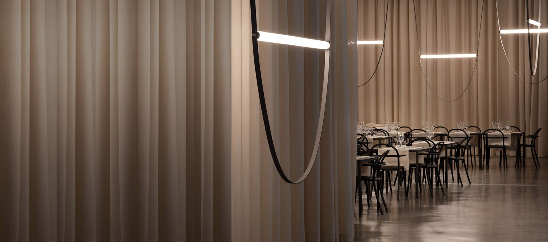 Lampi suspendate decorative restaurant FLOS, Wireline