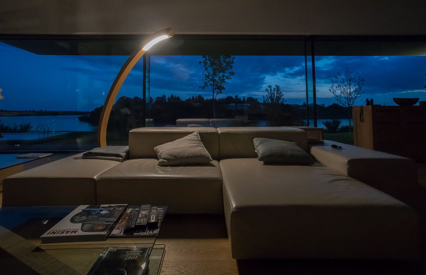 Lampadar living modern - iluminat rezidential