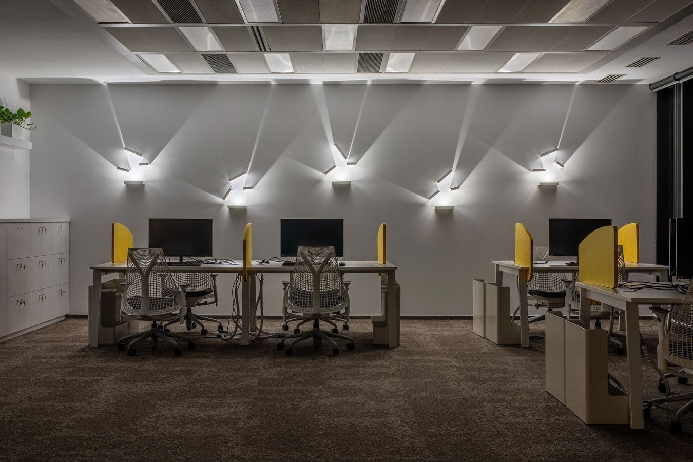 Iluminat decorativ open space birouri