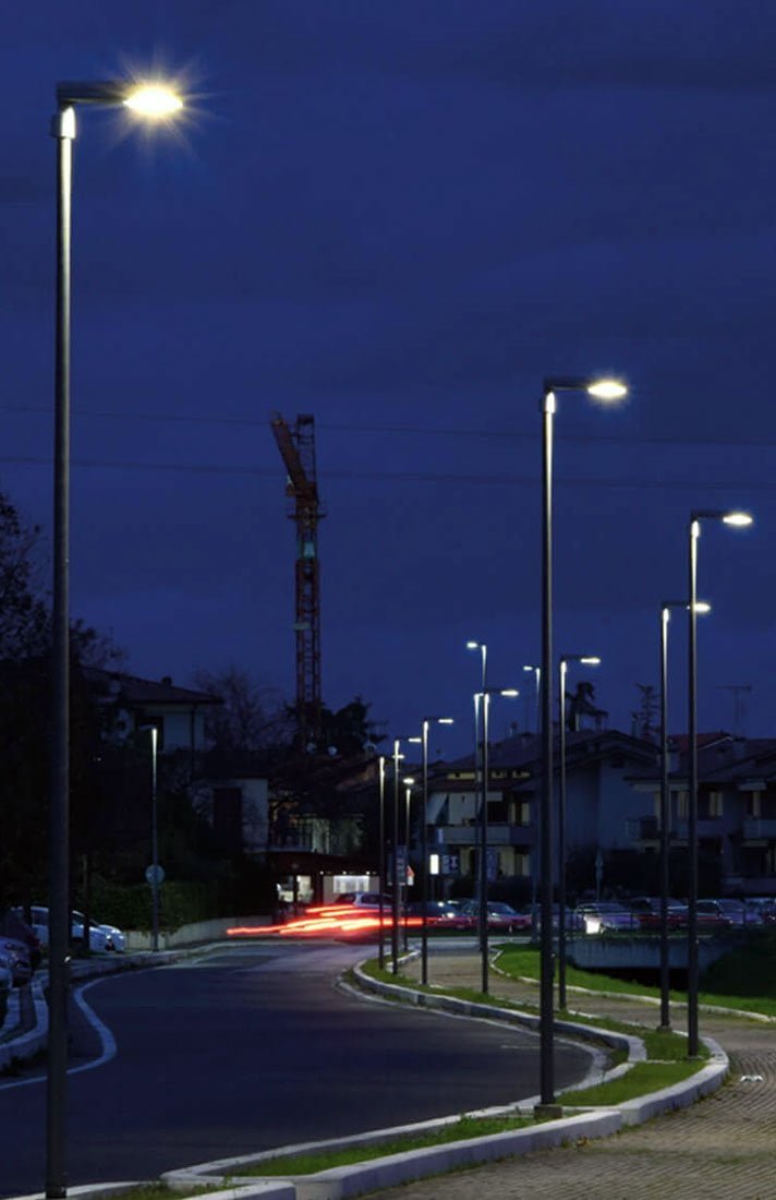 Stalpi iluminat stradal oras Milos Neri